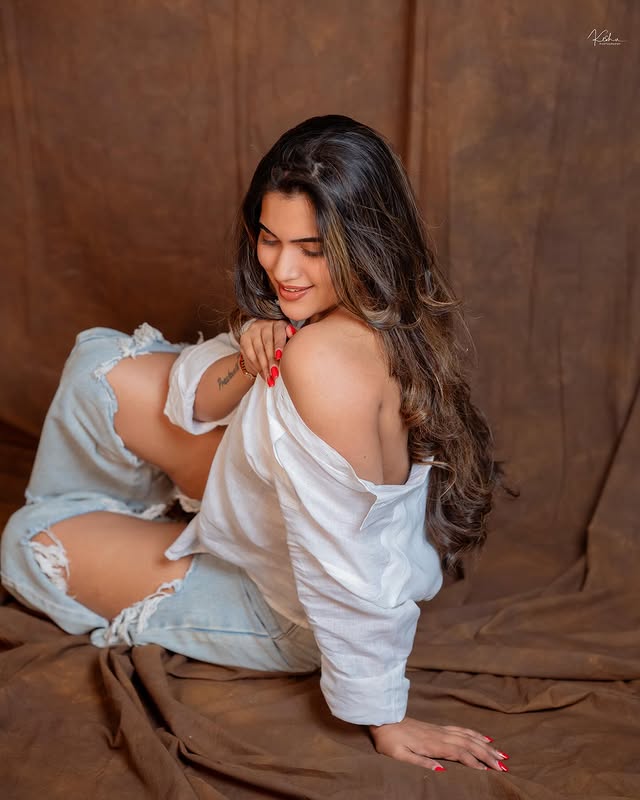 Sravanthi Chokarapu Photo Gallery  