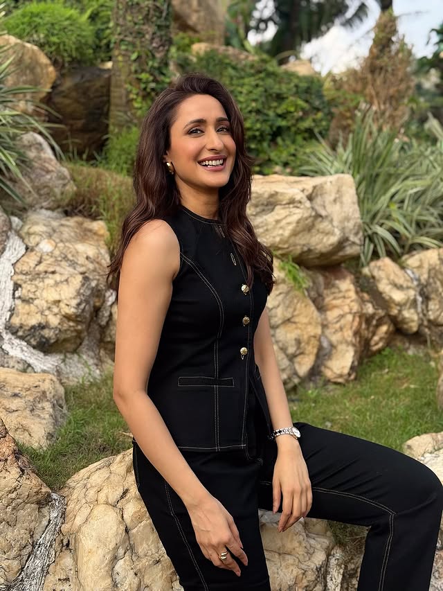 Pragya Jaiswal Photo Gallery