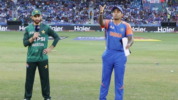 IND Vs PAK : టాస్ గెలిచిన టీమిండియా.. ఫ‌స్ట్ బ్యాటింగ్ ఎవ‌రిదంటే..?