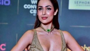 Malaika Arora : శునకంతో కలిసి చెమటలు చిందిస్తున్న హాట్ బ్యూటీ.. నెటిజన్స్ దారుణమైన ట్రోల్స్..