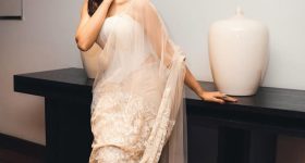 Meenakshi Chaudary : చీరలో మనసు దోచుకున్న మీనాక్షి.. అబ్బా చూడకుండా ఉండలేరు..!