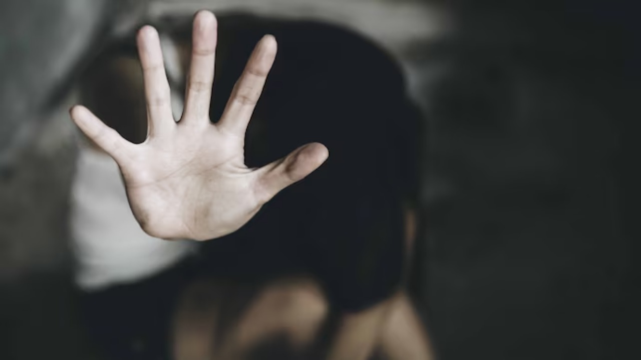 Minor Girl Molested: ఏపీలో దారుణం.. 12 ఏళ్ల బాలికపై బాబాయ్ అత్యాచారం.. గర్భం దాల్చిన చిన్నారి