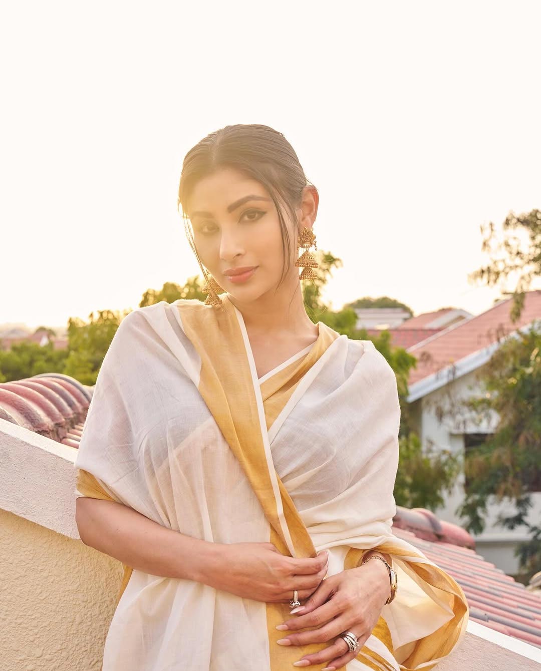 Mouni Roy: మౌని రాయ్ ఓనమ్‌ లుక్‌..  ట్రేడిషనల్‌ లుక్‌లో సర్‌ప్రైజ్‌ చేసిన నాగిని బ్యూటీ..