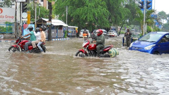 kolkata: కోల్‌క‌తాలో భారీ వ‌ర్షం.. ఐదుగురు మృతి!