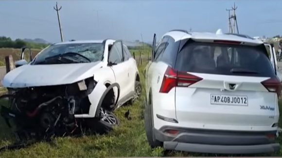 Guntur Incident: ఘోర రోడ్డు ప్రమాదం.. డివైడర్‌ను ఢీకొన్న కారు.. స్పాట్‌లోనే డాక్టర్ ఫ్యామిలీ..