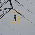 Tirupati: 220 కేవీ విద్యుత్ టవర్ ఎక్కి వేలాడుతూ వ్యక్తి హంగామా