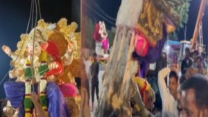 Hyderabad: వినాయకుడి నిమజ్జనంలో అపశృుతి.. కిందపడిన విగ్రహాలు.. గాయపడిన భక్తులు