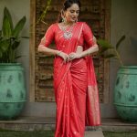 Nanditha Swetha : రెడ్ శారీలో ఘాటేక్కిస్తున్న నందిత శ్వేత.. ఎంత అందంగా ఉందో..