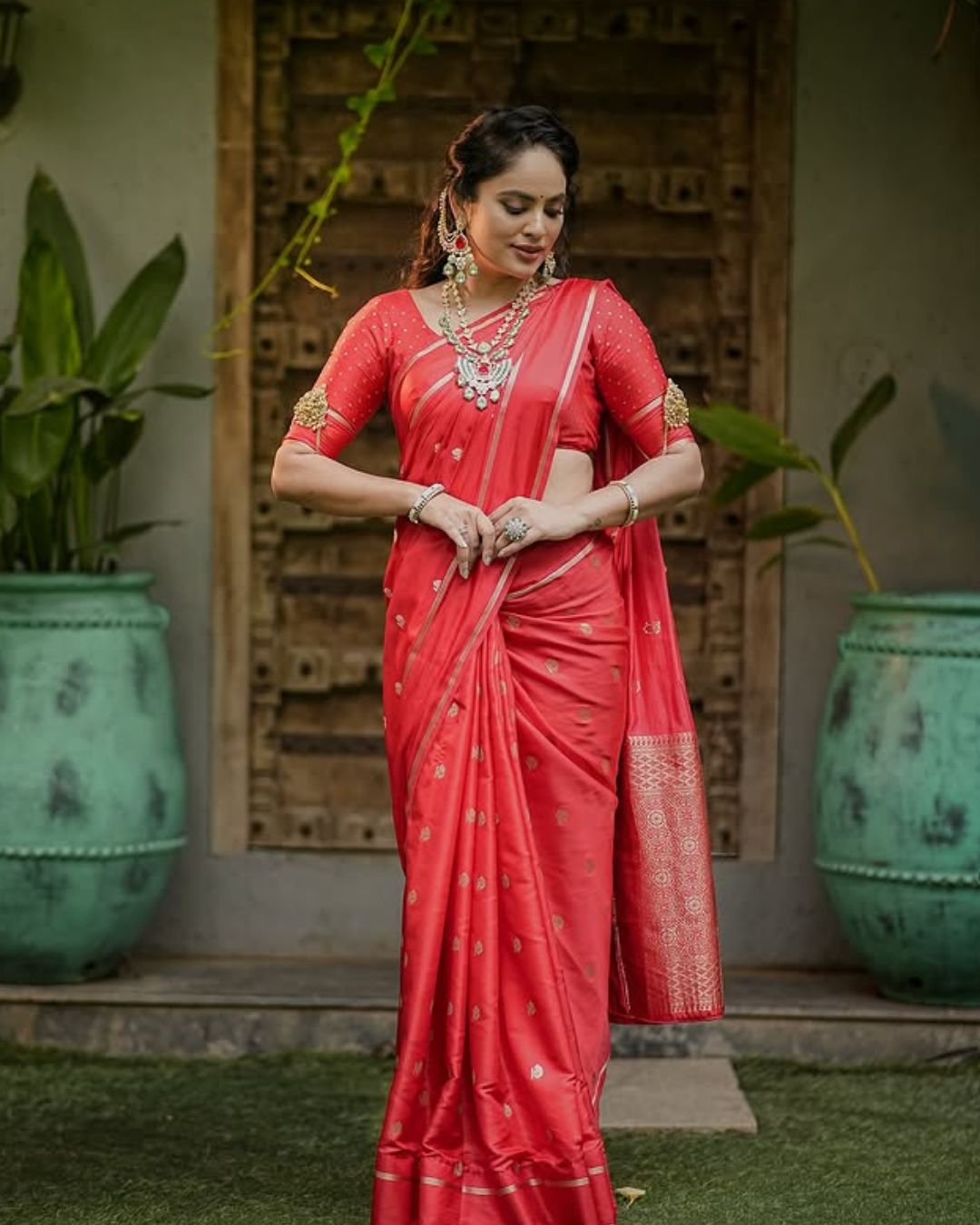 Nanditha Swetha : రెడ్ శారీలో ఘాటేక్కిస్తున్న నందిత శ్వేత.. ఎంత అందంగా ఉందో..