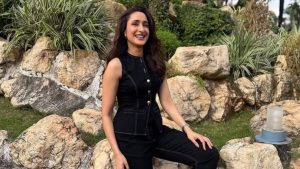 Pragya Jaiswal : ప్రకృతిలో వయ్యారాలు ఒలకబోస్తున్న ప్రగ్యా.. బొమ్మలా ఉందిగా..!