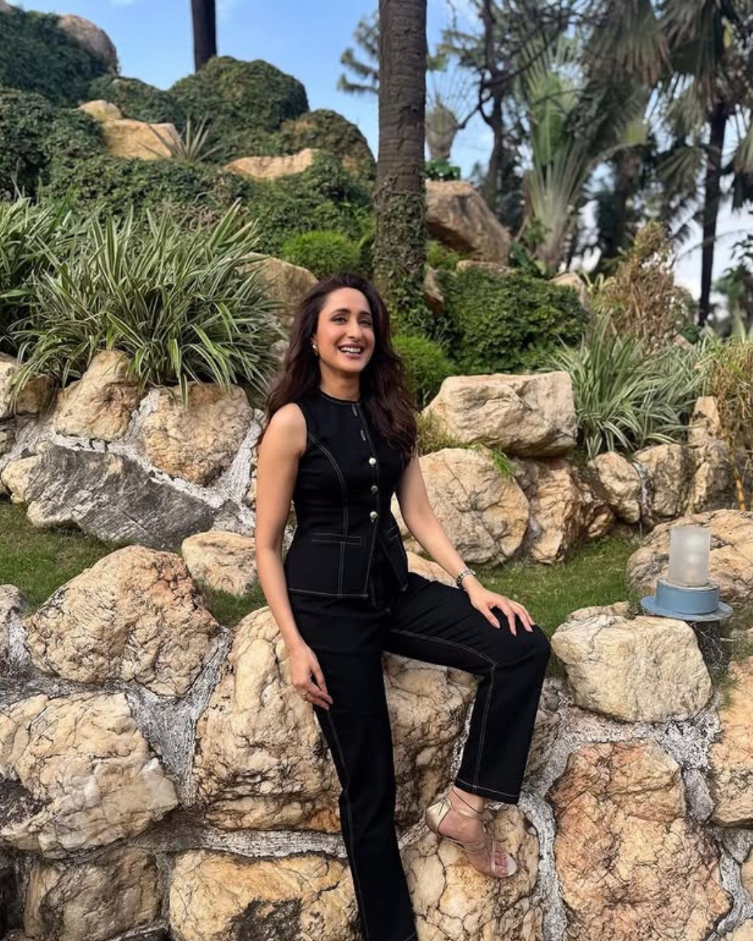 Pragya Jaiswal : ప్రకృతిలో వయ్యారాలు ఒలకబోస్తున్న ప్రగ్యా.. బొమ్మలా ఉందిగా..!