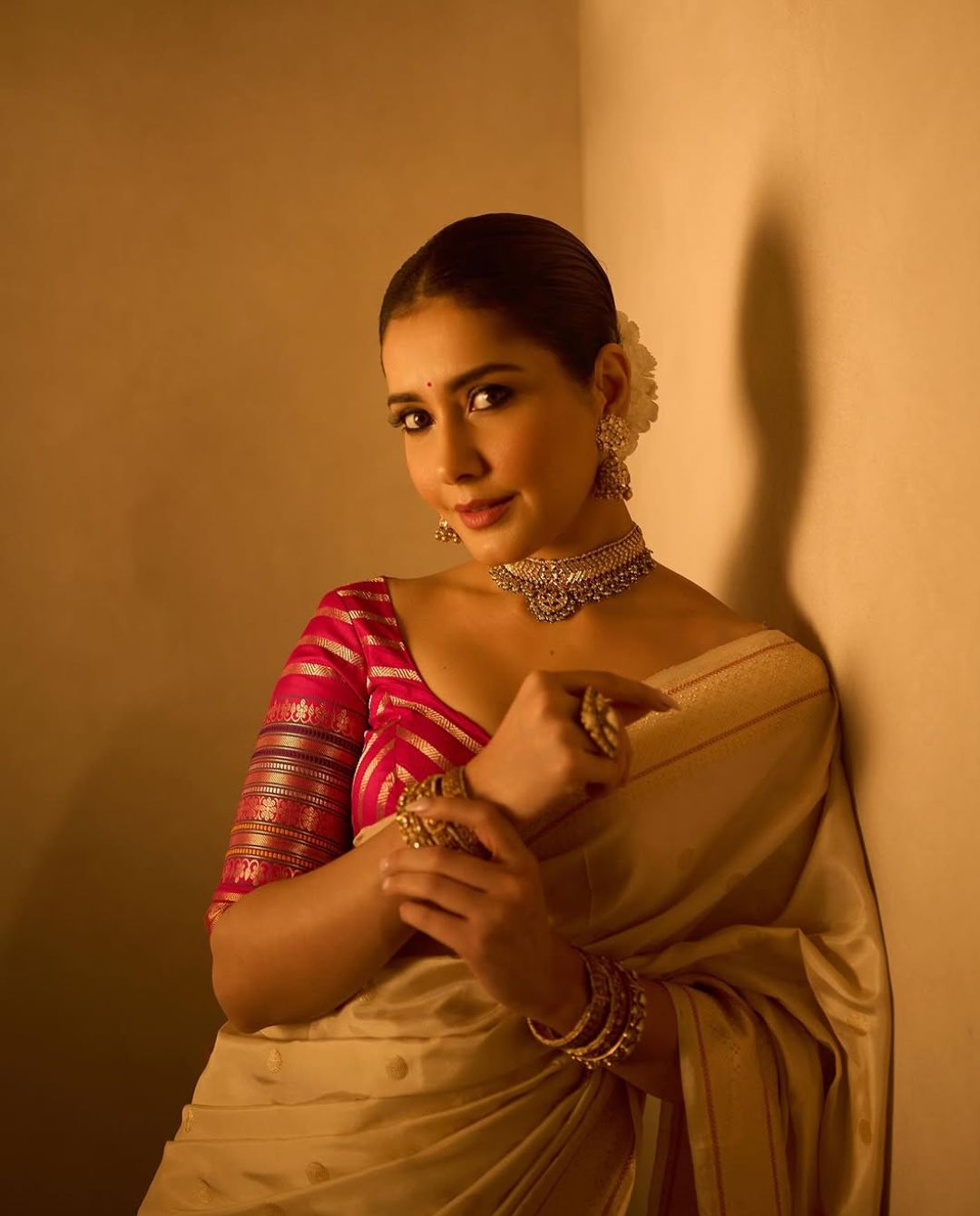 Raashii Khanna: బుట్ట బొమ్మల ఆకట్టుకుంటున్న రాశీ ఖన్నా!