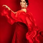 Sivani Nagaram: రెడ్ శారీలో ఘాటేక్కిస్తున్న శివాని.. ఇంత అందాన్ని చూడకుండా ఉండలేరు..!