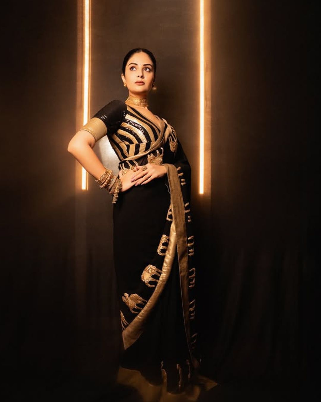 Sreemukhi : బ్లాక్ శారీలో శ్రీముఖి అందాలు చూడతరమా.. కుర్రాళ్ళు తట్టుకోవడం కష్టమే..