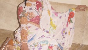Sriya Reddy Photos: చీరలో ఓజీ భామ శ్రియా రెడ్డి హాట్‌ లుక్స్‌.. మతిపోతుందన్న కుర్రకారు