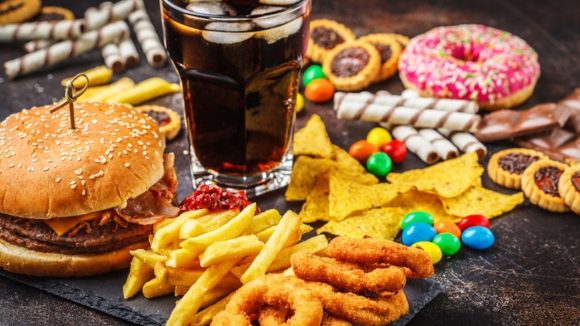 Diabetes: షుగర్ ఉన్న వాళ్లు ఇలాంటి ఫుడ్ అస్సలు తినొద్దు.. తిన్నారో అంతే సంగతి ! Diabetes: షుగర్ ఉన్న వాళ్లు ఇలాంటి ఫుడ్ అస్సలు తినొద్దు.. తిన్నారో అంతే సంగతి !