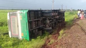 Nellore Bus Accident: నెల్లూరులో ఆర్టీసీ బస్సు బోల్తా.. ప్రయాణికులంతా..