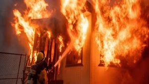 Firecracker Blast: బాణసంచా నిల్వ ఉన్న ఇంట్లో భారీ పేలుడు.. నలుగురు మృతి