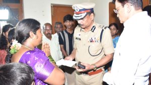 DGP Shivadhar Reddy: కానిస్టేబుల్ ప్రమోద్ కుటుంబానికి అండగా ఉంటాం: డీజీపీ శివధర్ రెడ్డి