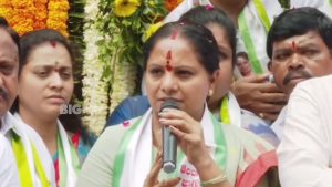 Kalvakuntla kavitha: ఉద్యమకారుల కోసం కొట్లాడలేకపోయా.. ప్లీజ్ నన్ను క్షమించండి: కవిత