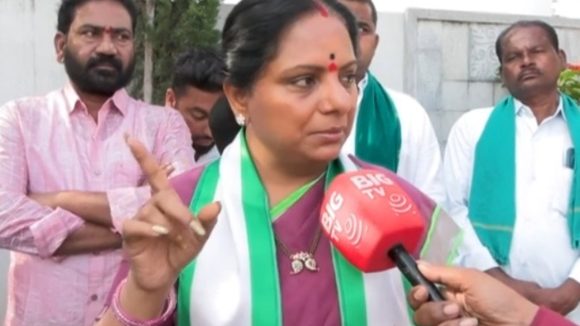 Kalvakuntla Kavitha: ఒక్కసారి కమిట్ అయితే నా మాట నేనే వినను.. కవిత కొత్త రూట్! Kalvakuntla Kavitha: ఒక్కసారి కమిట్ అయితే నా మాట నేనే వినను.. కవిత కొత్త రూట్!