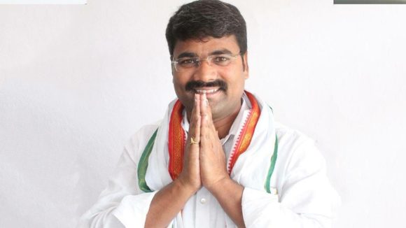 Karimnagar Congress: కరీంనగర్ డీసీసీ రేసులో మేడిపల్లి సత్యం Karimnagar Congress: కరీంనగర్ డీసీసీ రేసులో మేడిపల్లి సత్యం