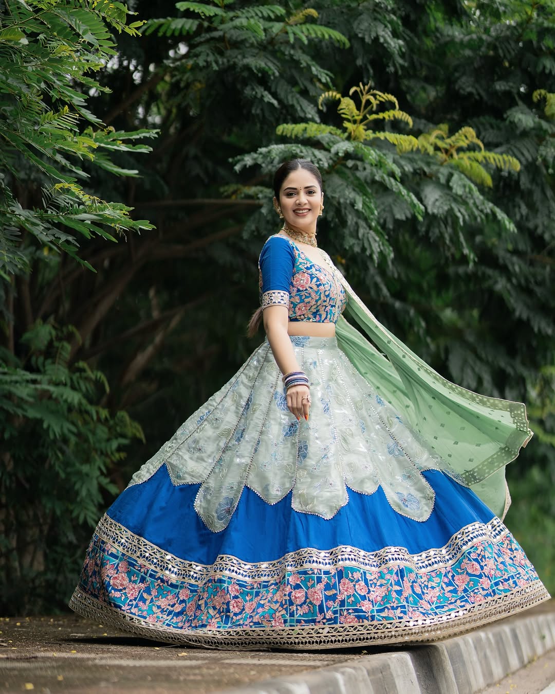 Actress Sree Mukhi Photo Gallery