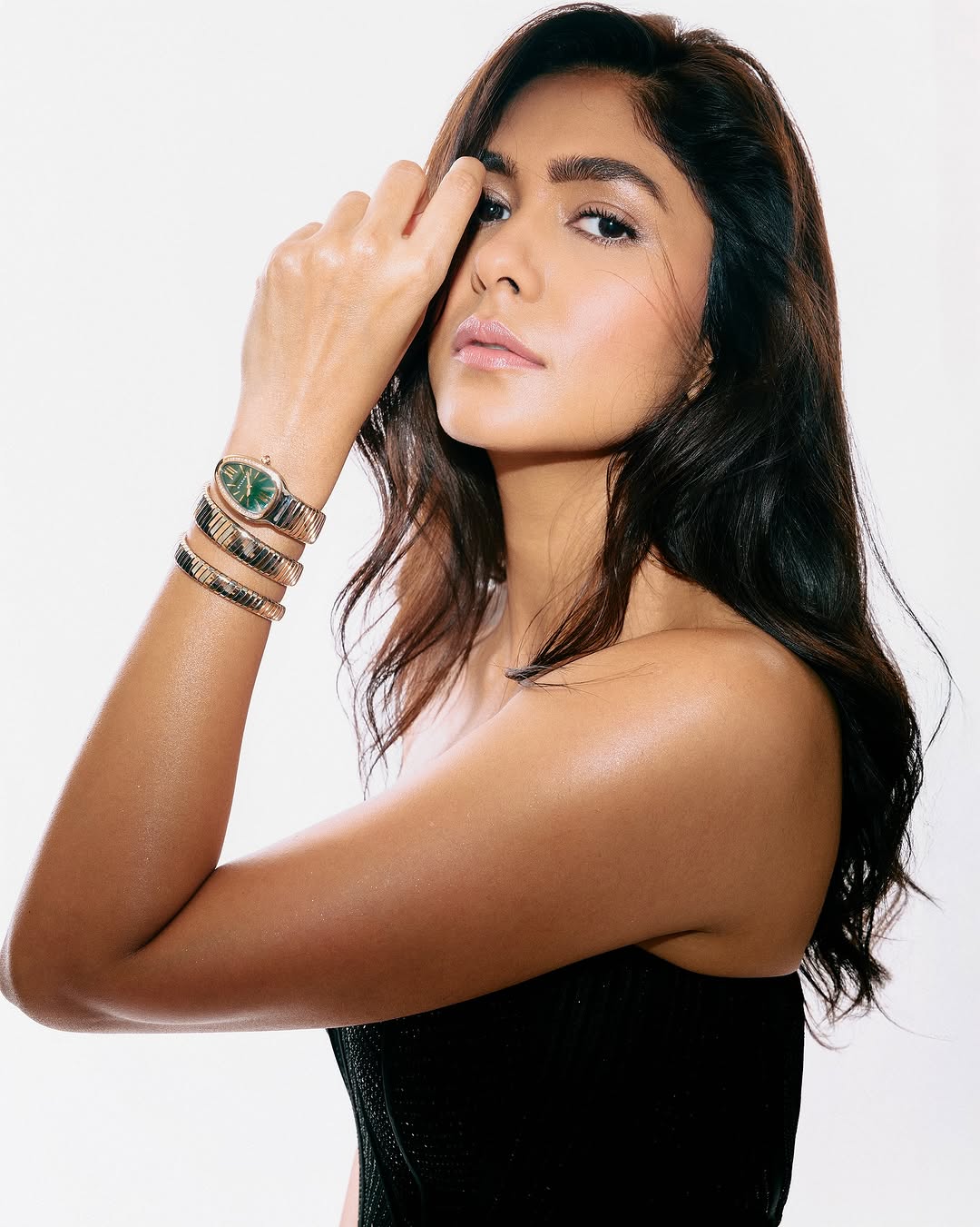 Actress Mrunal Thakur Photo Gallery