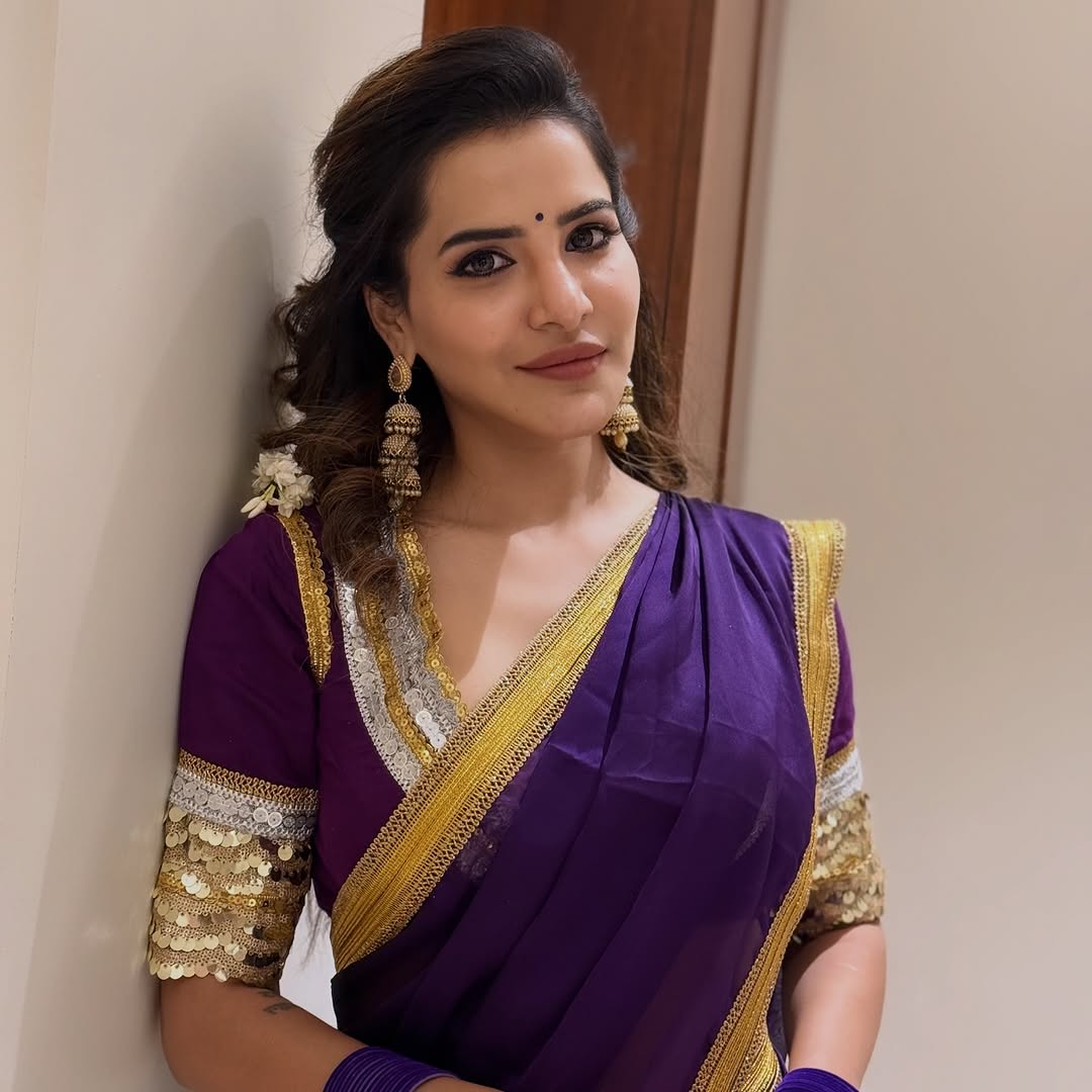 Actress Ashu Reddy Photo Gallery