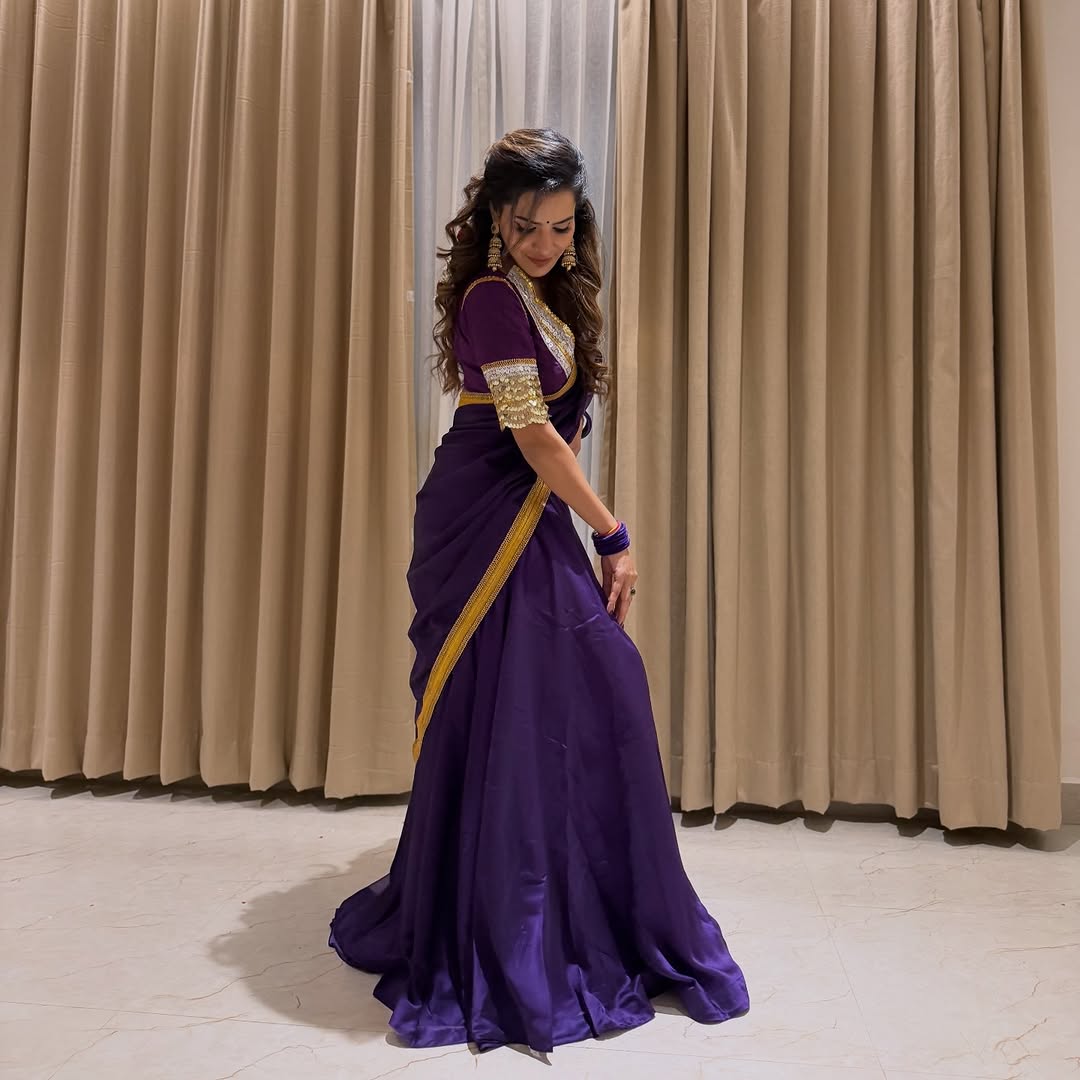 Actress Ashu Reddy Photo Gallery