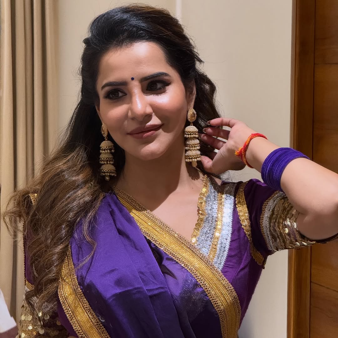 Actress Ashu Reddy Photo Gallery