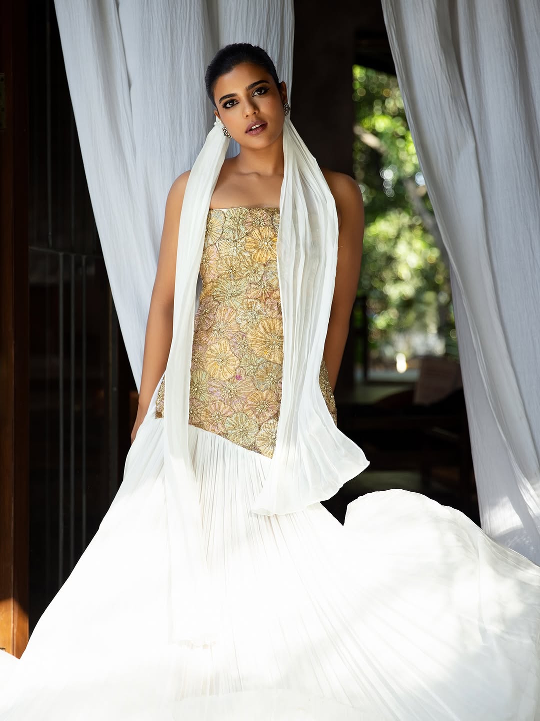 Actress Aishwarya Rajesh Photo Gallery