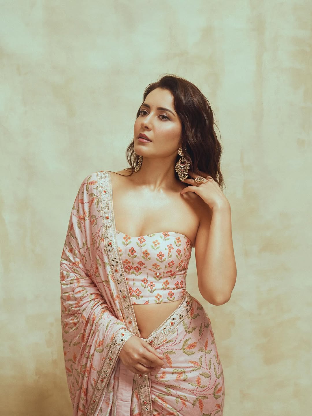 Actress Raashii khanna Photo Gallery