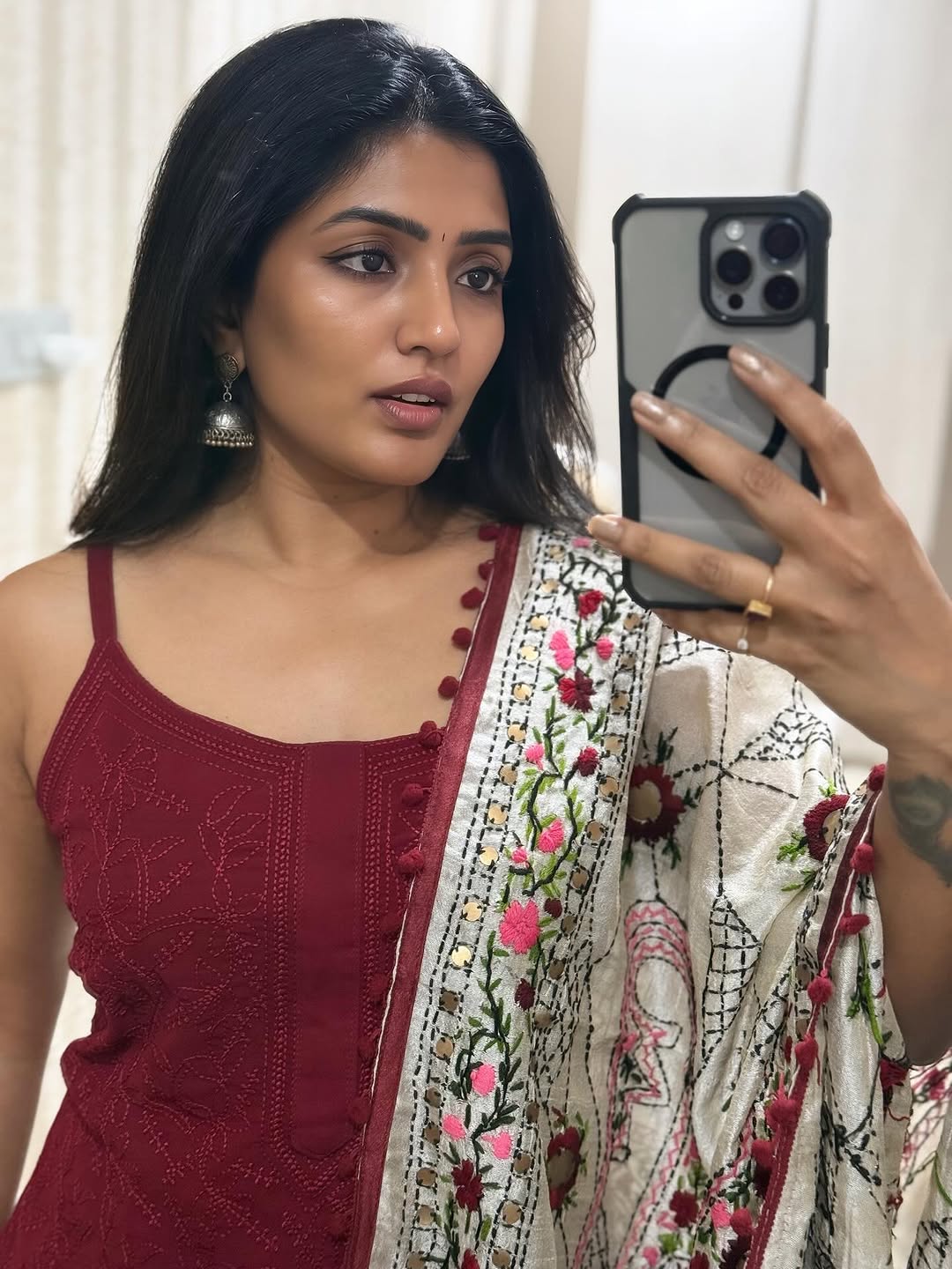 Actress Eesha rebba Photo Gallery
