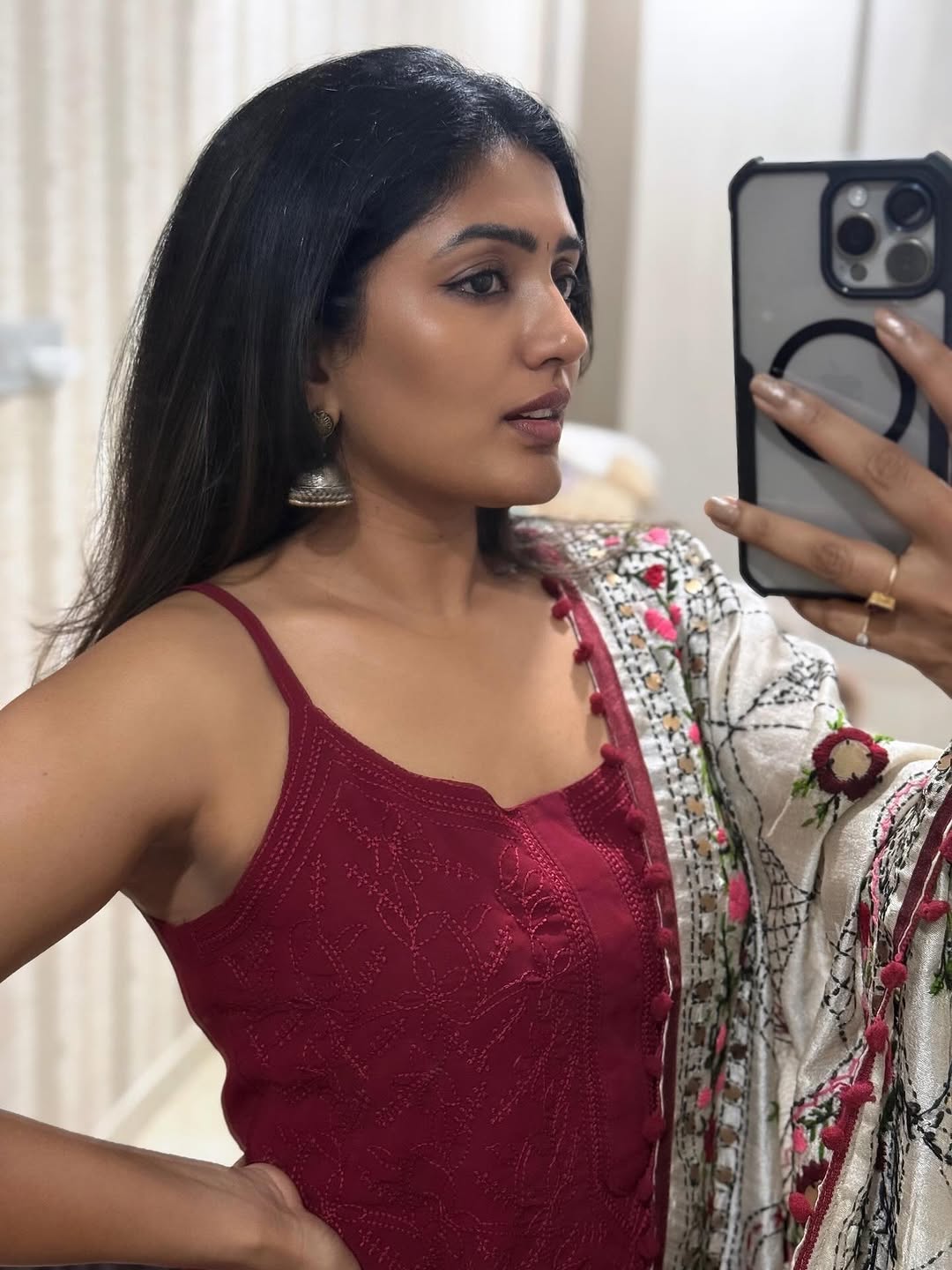Actress Eesha rebba Photo Gallery