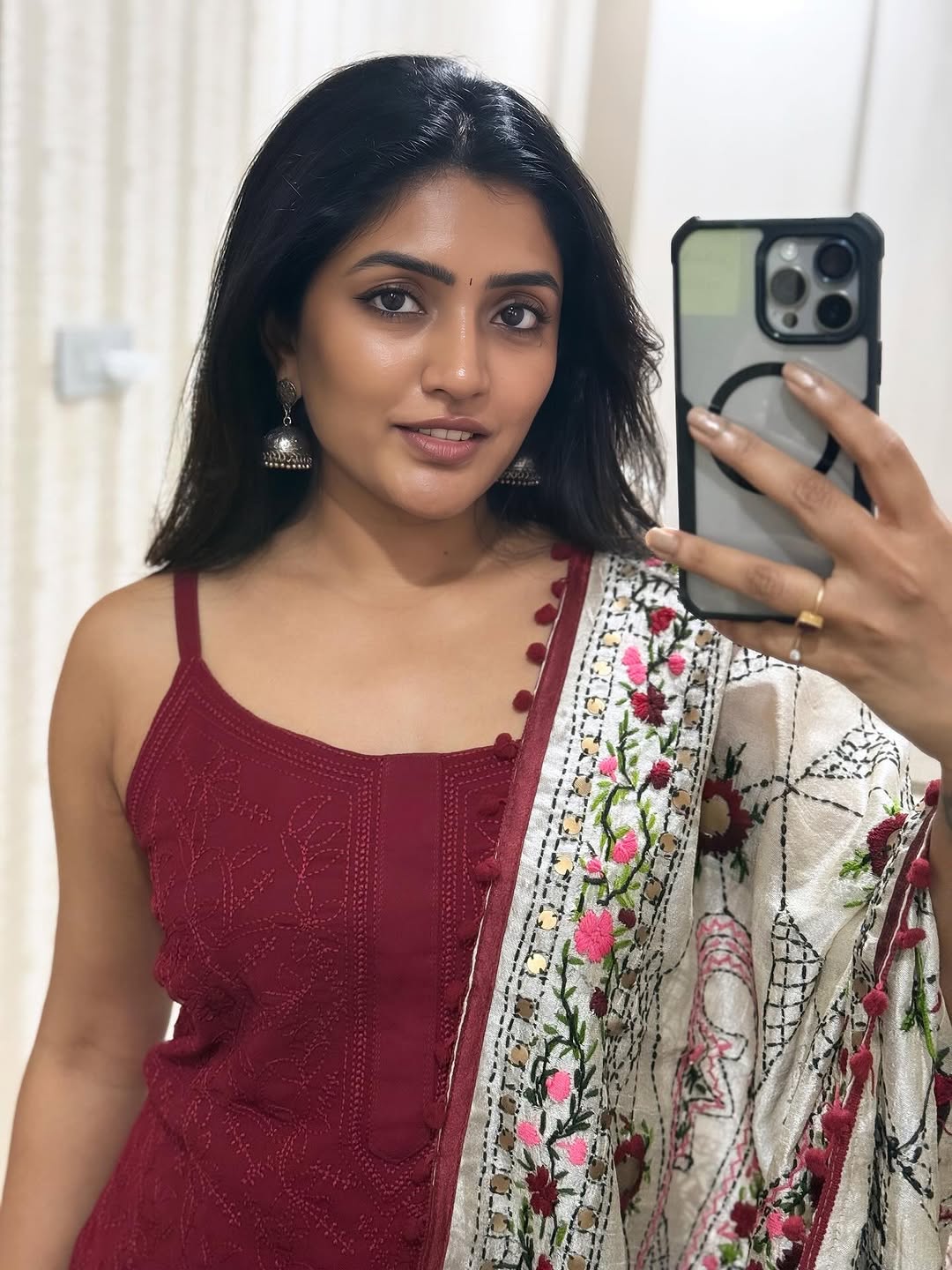Actress Eesha rebba Photo Gallery