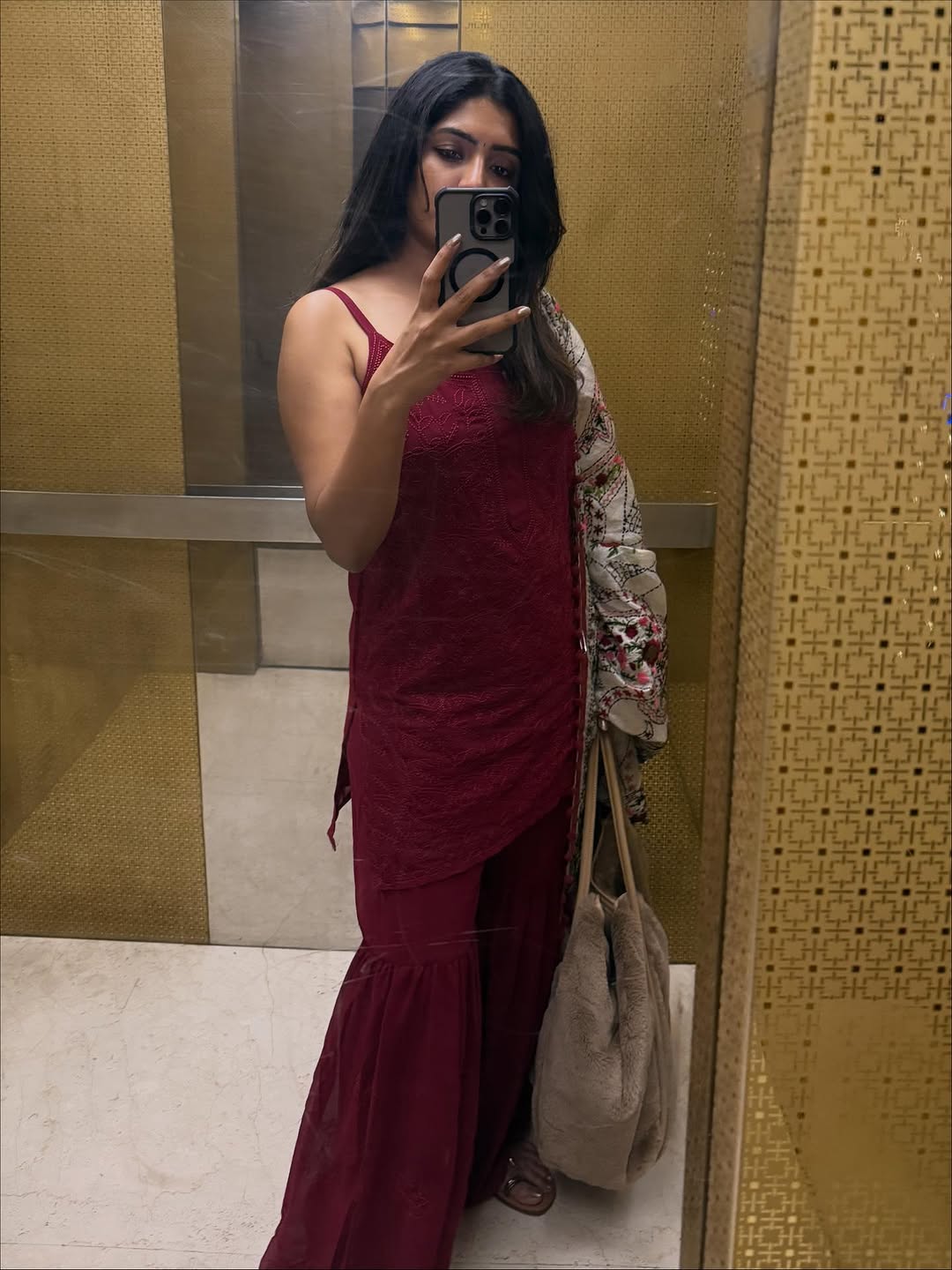Actress Eesha rebba Photo Gallery