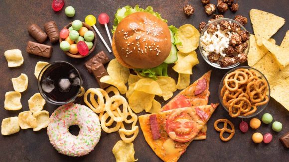 High Cholesterol: కొలెస్ట్రాల్ వేగంగా పెంచే ఆహారాలివే.. దూరంగా ఉండకపోతే కష్టమే !