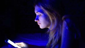 Blue Light: బ్లూ లైట్‌తో సైడ్ ఎఫెక్ట్స్ ! కంటి సమస్యలతో ఇవి కూడా..