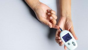 Blood Sugar: షుగర్ చెక్ చేసే సమయంలో.. ఎక్కువ మంది చేసే పొరపాట్లు ఇవేనట !