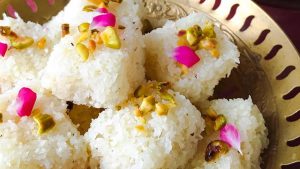 Diwali 2025: లక్ష్మీదేవికి ఇష్టమైన ప్రసాదం.. ఇలా చేసి నైవేద్యం సమర్పించండి