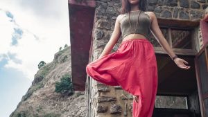 Amala Paul: గోడ మీద ఆ విన్యాసాలేంటి.. జాగ్రత్త అంటున్న ఫ్యాన్స్!