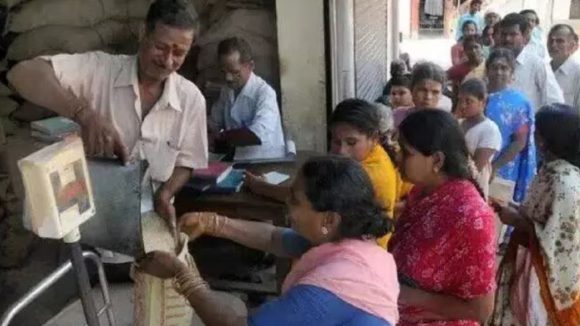 AP Govt: మొంథా తుపాను.. నవంబర్ రేషన్ నేటి నుంచి పంపిణీ, ఏపీ ప్రభుత్వం నిర్ణయం AP Govt: మొంథా తుపాను.. నవంబర్ రేషన్ నేటి నుంచి పంపిణీ, ఏపీ ప్రభుత్వం నిర్ణయం