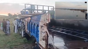 MP Tractor Accident: దుర్గమ్మ నిమజ్జనంలో అపశ్రుతి.. చెరువులో ట్రాక్టర్ బోల్తా.. 10 మంది మృతి