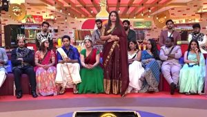 Bigg Boss 9 Telugu : అనారోగ్యంతో హౌస్‌ నుంచి ఈ కంటెస్టెంట్ అవుట్.. పాపం అస్సలు ఊహించలేదు..