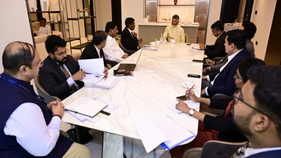 CM Chandrababu: పెట్టుబడుల వేటలో సీఎం చంద్రబాబు.. యూఏఈలో వరుస భేటీలు