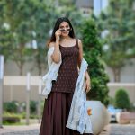Divi: స్టైలిష్ లుక్ లో ఆకట్టుకుంటున్న దివి!