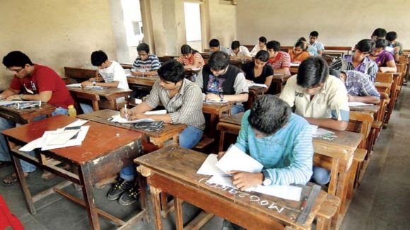 AP SSC Exams 2026: ఏపీ పదో తరగతి విద్యార్థులకు బిగ్ అప్డేట్.. మార్చి 16 నుంచి పరీక్షలు.. రూట్ మ్యాప్ తో హాల్ టికెట్లు AP SSC Exams 2026: ఏపీ పదో తరగతి విద్యార్థులకు బిగ్ అప్డేట్.. మార్చి 16 నుంచి పరీక్షలు.. రూట్ మ్యాప్ తో హాల్ టికెట్లు