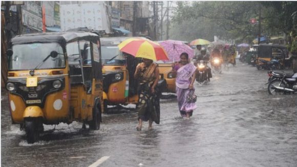Rains In Telangana: మొంథా ఎఫెక్ట్.. తెలంగాణలో భారీ వర్షాలు, అర్థరాత్రి నుంచి హైదరాబాద్‌లో గ్యాప్ ఇచ్చి