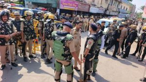 No Internet: 2 గంటలు ఇంటర్నెట్ బంద్, రోడ్లపైకి పోలీసు బలగాలు.. అసలు ఏం జరుగుతోంది?